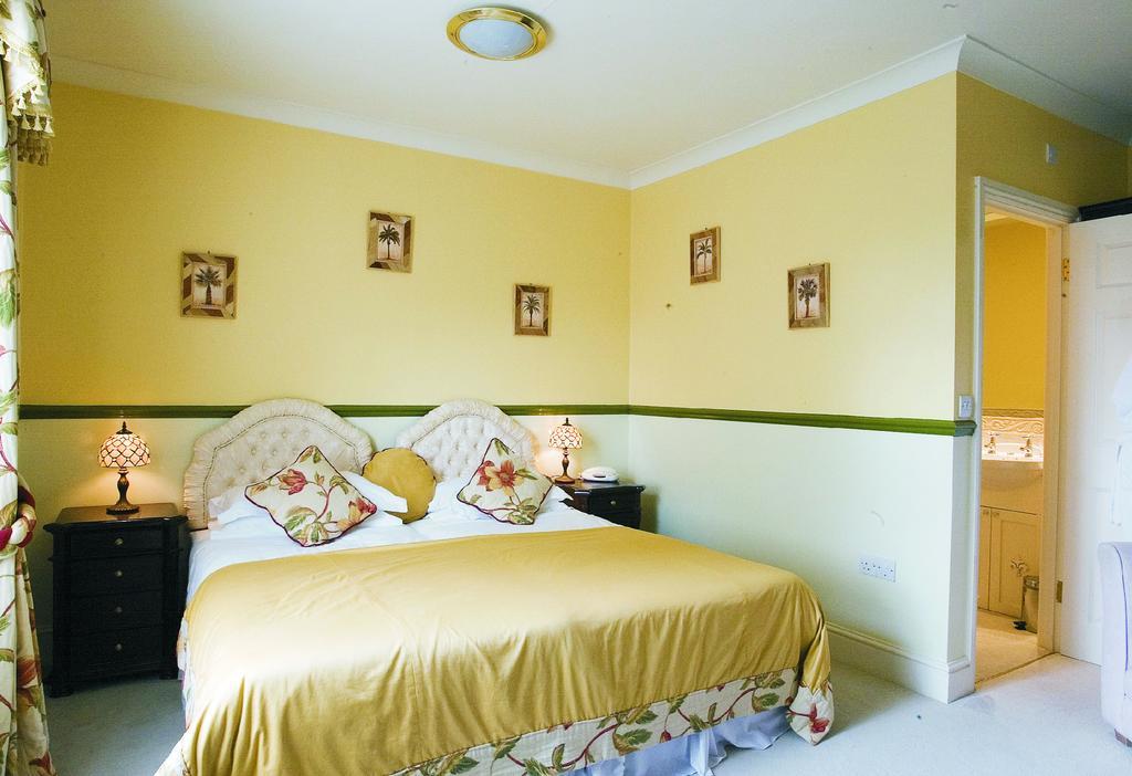 La Fleur De Lys Hotel Shaftesbury Room photo